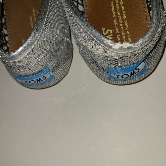 Toms Shoes Size 6.5 - Picture 3 of 5